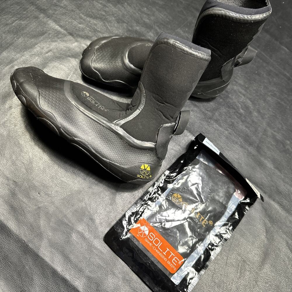 Solite Custom Fit 3mm Neoprene Surf Booties Socks Wetsuit Boots Women’s Size 6 ?
